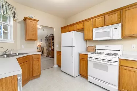 8023 Knickerbocker Pl, Dyer, IN 46311 photo 7