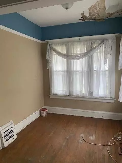 617 Buchanan St, Gary, IN 46402 photo 4