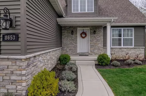 8653 Dena Ct, Saint John, IN 46373 photo 3