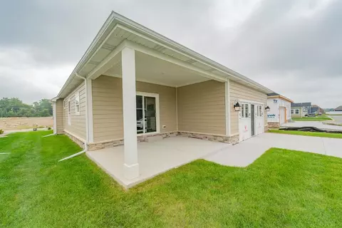 945 Hayfield Cir, Crown Point, IN 46307 photo 5