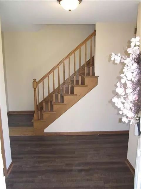 6985 Windsor Dr, De Motte, IN 46310 photo 3
