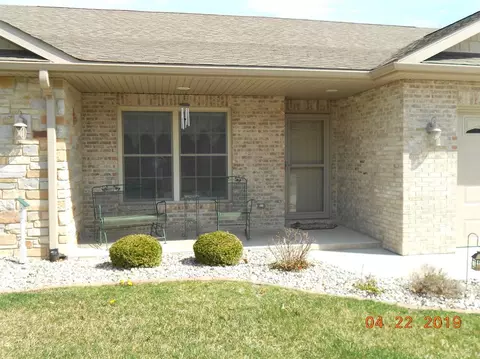 910 Veterans Ln, Crown Point, IN 46307 photo 2