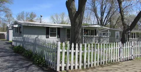 1415 End Ave, Dyer, IN 46311 photo 1