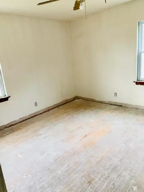 606 Clinton St, Gary, IN 46406 photo 8