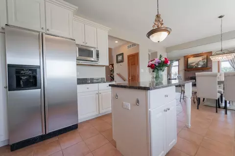 307 Salisbury Dr, Munster, IN 46321 photo 14
