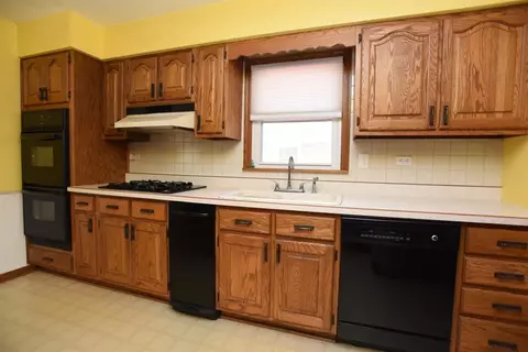 819 N Jay St, Griffith, IN 46319 photo 3