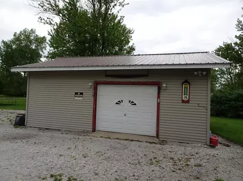 805 E John St, Knox, IN 46534 photo 10