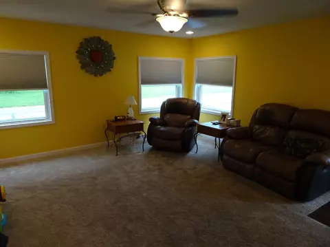 805 E John St, Knox, IN 46534 photo 5