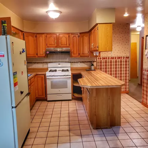 7354 S Rustic Dr, De Motte, IN 46310 photo 4