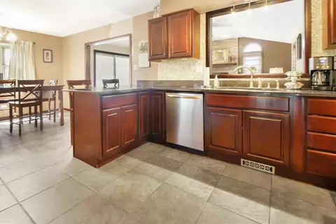 2332 Flint Ct, Dyer, IN 46311 photo 6