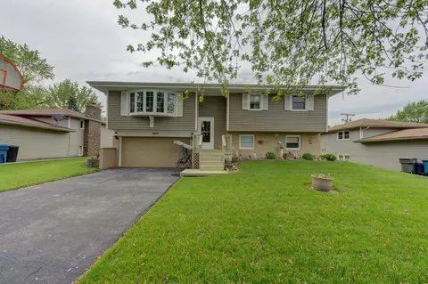 8472 Edison St, Crown Point, IN 46307 photo 1