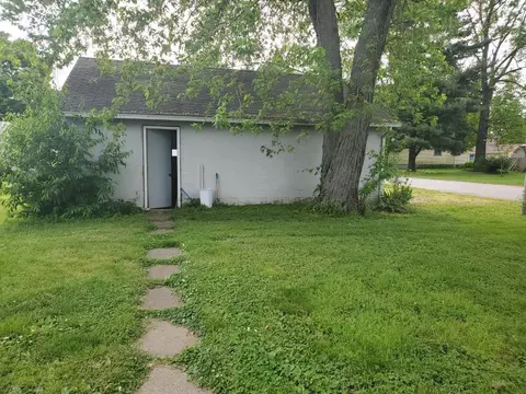 18 Lowell St, La Crosse, IN 46348 photo 3