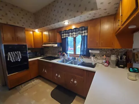 18 Lowell St, La Crosse, IN 46348 photo 9
