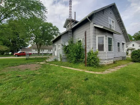 18 Lowell St, La Crosse, IN 46348 photo 2