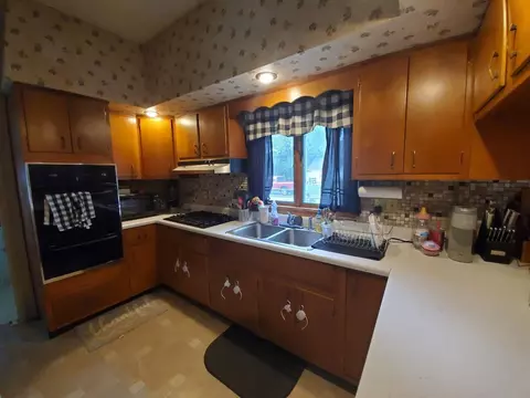 18 Lowell St, La Crosse, IN 46348 photo 8