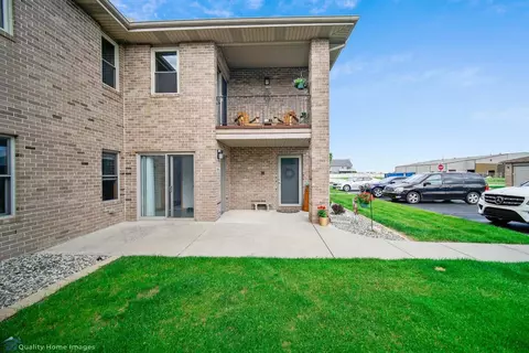 982 Birch Dr, Crown Point, IN 46307 photo 2
