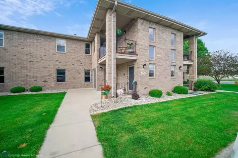 982 Birch Dr, Crown Point, IN 46307 photo 3