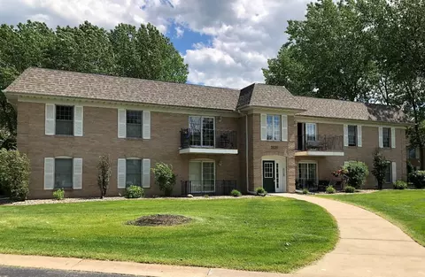 2629 Georgetowne Dr #C2, Highland, IN 46322 photo 1