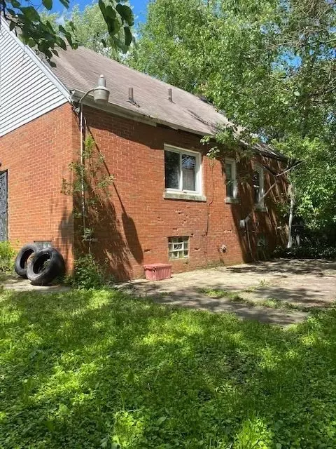 949 E 43rd Pl, Gary, IN 46409 photo 2