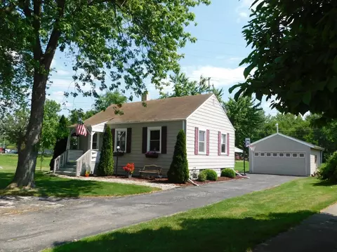 201 Maple St, Crown Point, IN 46307 photo 1