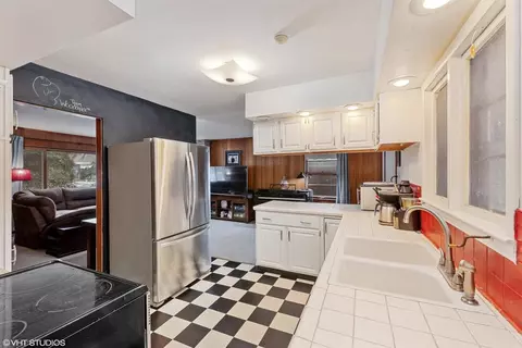 7732 Locust Ave, Gary, IN 46403 photo 4