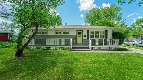 919 E Crestview Ct, Crown Point, IN 46307 photo 2