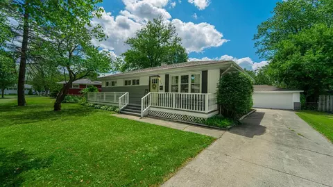 919 E Crestview Ct, Crown Point, IN 46307 photo 1