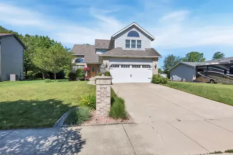 8792 Hamlin Pl, Crown Point, IN 46307 photo 3