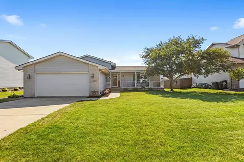 8761 Hamlin Pl, Crown Point, IN 46307 photo 1