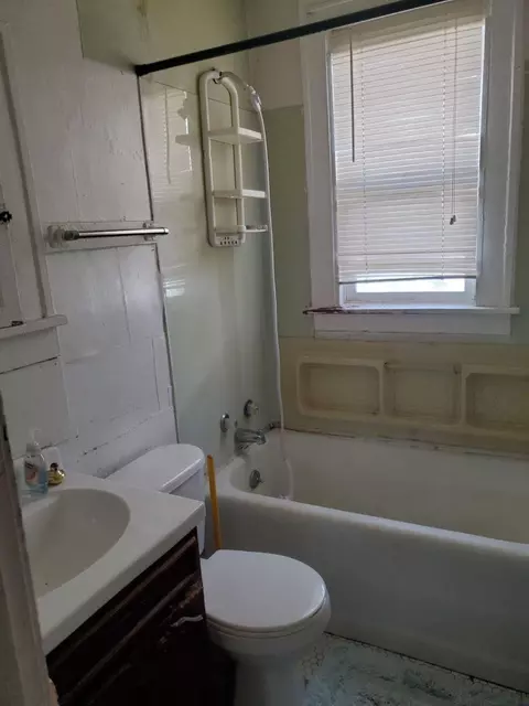 332 Johnson St, Gary, IN 46402 photo 2