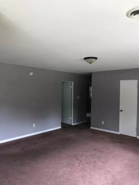 2670 Crest Rd, Gary, IN 46408 photo 4