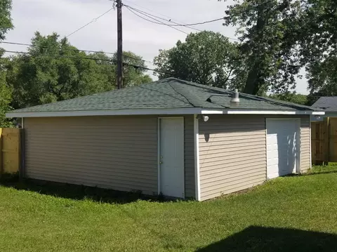 1051 Gerry St, Gary, IN 46406 photo 4