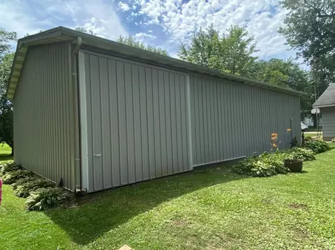 406 E Bates St, Hebron, IN 46341 photo 2