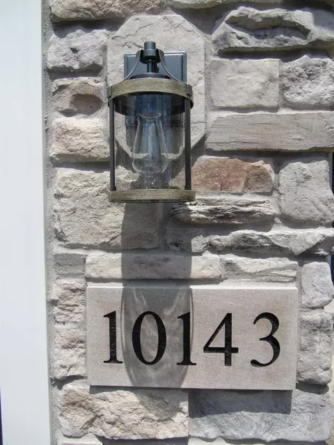 10143 Rustic Dr, De Motte, IN 46310 photo 5