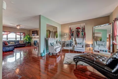 1392 Flagstone Dr, Dyer, IN 46311 photo 2