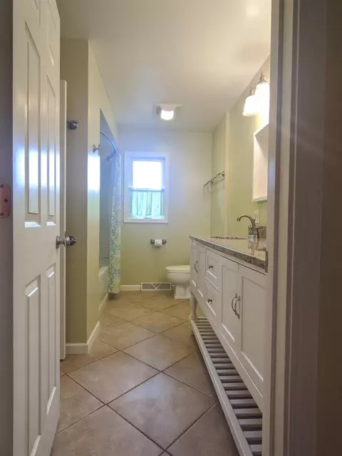 618 E Pine St, Griffith, IN 46319 photo 14