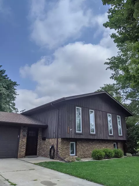 618 E Pine St, Griffith, IN 46319 photo 1