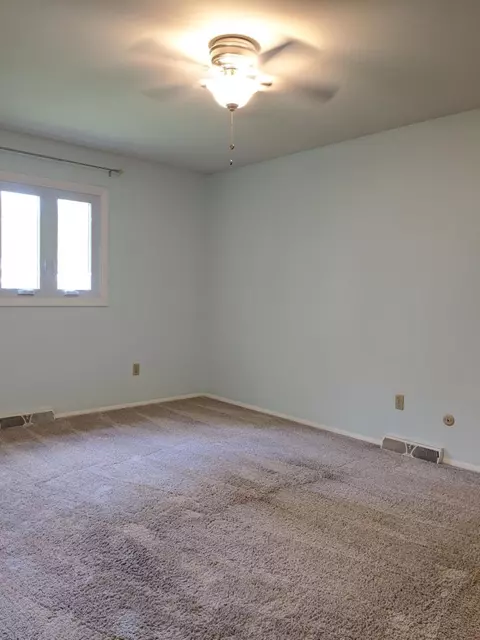 618 E Pine St, Griffith, IN 46319 photo 18