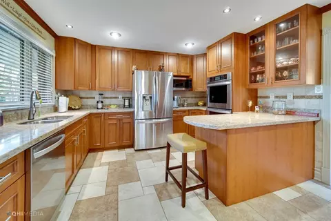 1048 Killarney Dr, Dyer, IN 46311 photo 2