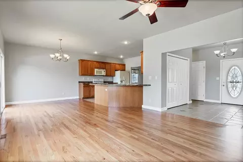 320 E 123rd Pl, Crown Point, IN 46307 photo 3