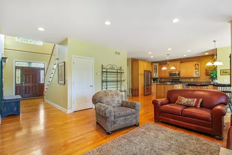 1027 Cornwallis Ln, Munster, IN 46321 photo 11