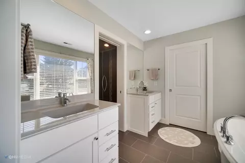 2408 Nottingham Dr, Valparaiso, IN 46383 photo 16
