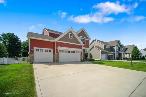 2408 Nottingham Dr, Valparaiso, IN 46383 photo 3