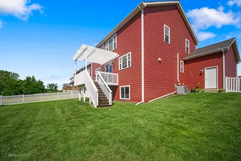 2408 Nottingham Dr, Valparaiso, IN 46383 photo 6