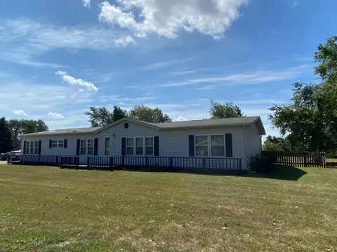 8101 Oak Tree Dr, Rensselaer, IN 47978 photo 1