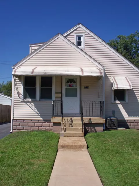 2710 Schrage Ave, Whiting, IN 46394 photo 2