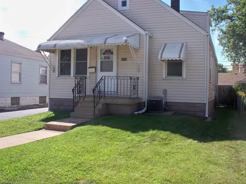 2710 Schrage Ave, Whiting, IN 46394 photo 1