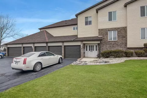 5060 Spinnaker Ln #A, Crown Point, IN 46307 photo 1