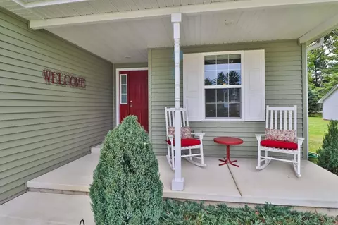 105 W Mentor St, Kouts, IN 46347 photo 3