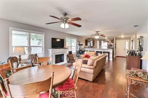 105 W Mentor St, Kouts, IN 46347 photo 9